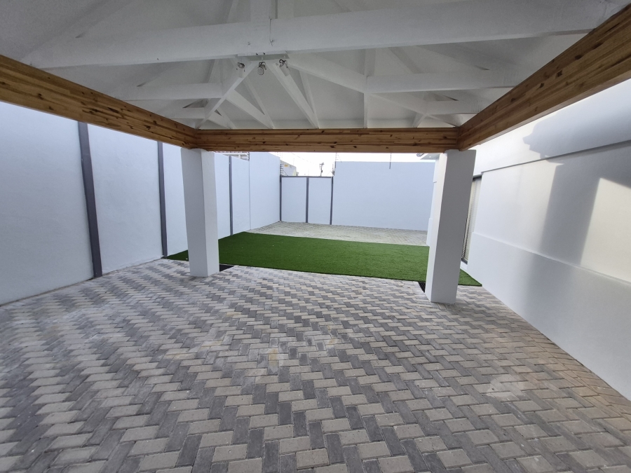 To Let 3 Bedroom Property for Rent in Crawford Western Cape